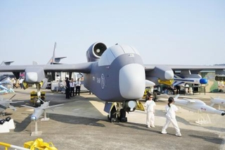 　中国軍の大型無人機「九天」＝２０２４年１１月、中国広東省珠海市（共同）