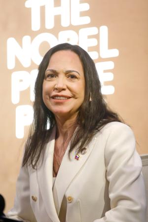 　記者会見するベネズエラの野党指導者マリア・コリナ・マチャド氏＝１１日、ノルウェー・オスロ（共同）