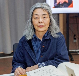 　ネリー・ザックス賞の授賞式に出席した多和田葉子さん＝１４日、ドイツ・ドルトムント（（Ｃ）Ｓｔａｄｔ　Ｄｏｒｔｍｕｎｄ／Ｂｅｎｉｔｏ　Ｂａｒａｊａｓ提供・共同）