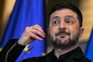 　記者会見するウクライナのゼレンスキー大統領＝１５日、ベルリン（ロイター＝共同）