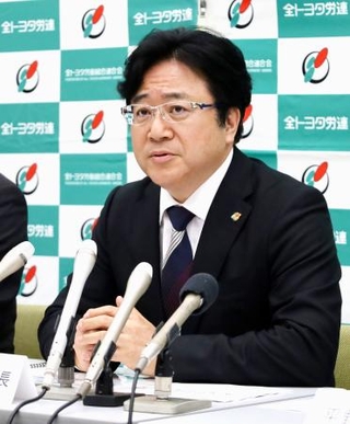 　説明会で発言する全トヨタ労働組合連合会の西野勝義会長＝１８日午後、愛知県豊田市