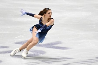 　フィギュアスケート女子ＳＰで演技する坂本花織＝１９日、国立代々木競技場（ゲッティ＝共同）