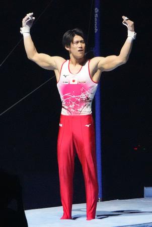 　イベントの演技後、ポーズをとる橋本大輝＝２２日、東京都内