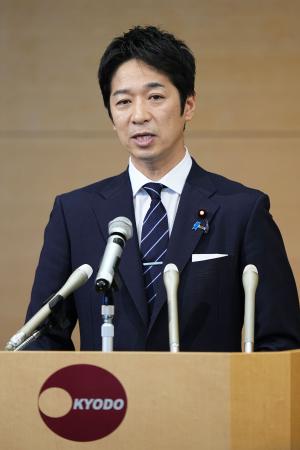 　共同通信加盟社編集局長会議で講演する日本維新の会の藤田共同代表＝２３日午後、東京・東新橋