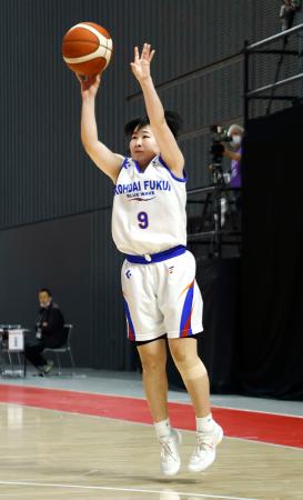 　福井工大福井-北星学園女　第４クオーター、シュートを決める福井工大福井・山口＝京王アリーナＴＯＫＹＯ