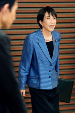 　共同通信加盟社編集局長会議での講演を終え、引き揚げる高市首相＝２３日午後、東京・東新橋