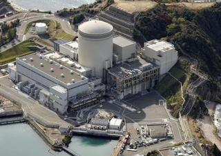 　関西電力美浜原発３号機＝１１月、福井県美浜町