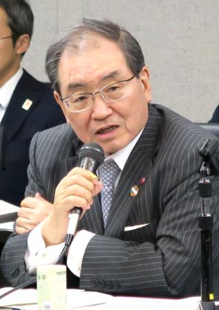 　大阪・関西万博の成果を検証する会議の初会合で発言する、日本国際博覧会協会の十倉雅和会長＝２５日午後、経産省