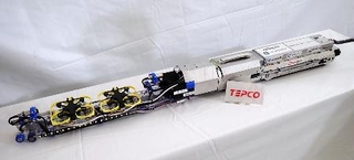 　福島第１原発３号機の原子炉格納容器内にドローンを挿入するための専用装置（東京電力提供）