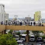 　ロシア・カムチャツカ半島付近を震源とする地震があり、北海道釧路市の津波一時避難場所に避難した人たち＝７月