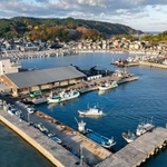 　石川県輪島市の輪島港＝１１月（ドローンから）