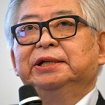 　シンポジウム「岐路に立つ日本の政党政治」で基調講演する保阪正康さん＝２日午後、東京都内