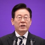 　３日、記者会見する韓国の李在明大統領＝ソウルの青瓦台（ロイター＝共同）