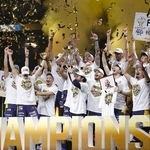 　バスケットボール男子Ｂリーグで優勝し、喜ぶ宇都宮ブレックスの選手ら＝５月、横浜アリーナ