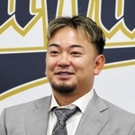 　契約更改し、記者会見するオリックス・森＝４日、大阪市