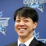 　契約更改交渉を終え、記者会見するＤｅＮＡの平良＝５日、横浜市の球団事務所