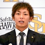 　契約更改交渉を終え、記者会見するソフトバンク・今宮＝６日、みずほペイペイドーム