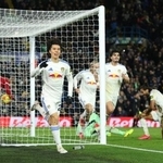 　同点ゴールを決めたリーズの田中碧＝６日、リーズ（アクションイメージズ・ロイター＝共同）