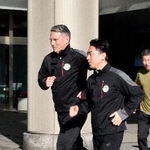 　会談後、オーストラリアのマールズ副首相兼国防相（左）とランニングする小泉防衛相＝７日午後、防衛省