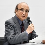 　声明を読み上げる「国際アジア共同体学会」の会長の進藤栄一筑波大名誉教授＝７日午後、東京都千代田区