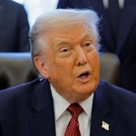 　米ホワイトハウスで話すトランプ大統領＝３日、ワシントン（ロイター＝共同）