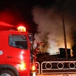 　青森市で起きた火災の現場＝９日午前１時２３分