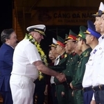 　ベトナム中部ダナンで開かれた米艦艇を歓迎する式典＝８日（ＶＮＡ＝共同）