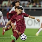 　神戸-成都　試合終了間際、同点ＰＫを決める佐々木＝ノエスタ