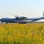 　アントノフ２２＝２０１９年８月、ロシア・ノボシビルスク（タス＝共同）