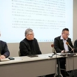 　記者会見する日本生態学会九州地区会の専門家ら＝１０日午後、長崎市