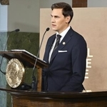 　１０月、ノーベル平和賞の受賞者を発表するノルウェーのノーベル賞委員会のフリードネス委員長＝オスロ