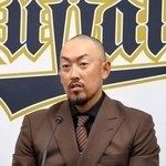 　契約更改を終え、取材に応じるオリックス・平野＝１１日、大阪市