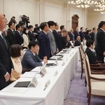 　知事給与減額条例改正案について、継続審議を決めた兵庫県議会＝１２日午前