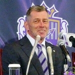 　退任記者会見するＪ１広島のミヒャエル・スキッベ監督＝１２日、広島市