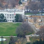 　建設工事が進む米ホワイトハウスのボールルーム（宴会場）＝９日、ワシントン（ＡＰ＝共同）