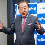 　取材に応じる立憲民主党の野田代表＝１３日午後、徳島市