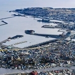 　地震で強い揺れを観測した青森県八戸市の沿岸部＝９日（共同通信社機から）