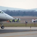 　ダレス国際空港に引き返したユナイテッド航空機＝１３日（ロイター＝共同）