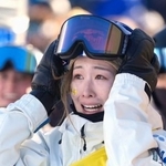 　女子ビッグエアで優勝し、喜ぶ鬼塚雅＝スティームボートスプリングズ（共同）