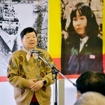 　北朝鮮帰還者の追悼集会で話す川崎栄子さん＝１４日午後、新潟市