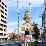 　名古屋鉄道などが実証実験を行う予定の踏切＝愛知県半田市（同社提供）