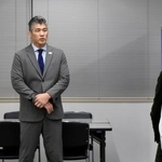 　愛知・名古屋アジア大会の組織委職員を激励する井上康生氏＝１５日、名古屋市