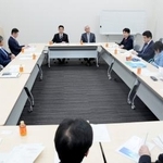 　自民党と日本維新の会が開いた、北陸新幹線敦賀-新大阪延伸に関する整備委＝１５日午後、国会