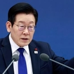 　１６日、韓国・世宗で開かれた政府の会議で発言する李在明大統領（聯合＝共同）