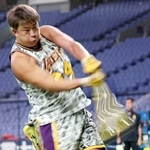 　２０２５年の「関西スポーツ紙写真部長会賞」で最優秀賞に選ばれた報知新聞・谷口健二記者の「幻惑のバット」