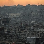 　パレスチナ自治区ガザでイスラエルの攻撃によって残されたがれき＝１７日（ゲッティ＝共同）