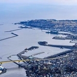 　青森県で震度６強を観測した地震で、一時津波警報が出た八戸市の沿岸部＝９日（共同通信社機から）