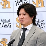 　契約更改し、記者会見するソフトバンク・杉山＝１９日、みずほペイペイドーム