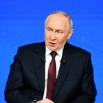 　１９日、モスクワでの大規模記者会見で話すロシアのプーチン大統領（共同）