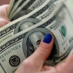 　米ドルの紙幣（ロイター＝共同）